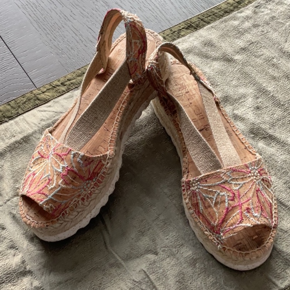 Toni Pons like New  Cork Espadrille on Juted sole.